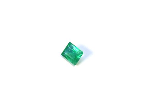 GM101 2 Medium light green Emerald in princess cut