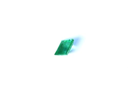 GM101 3 Medium light green Emerald in princess cut