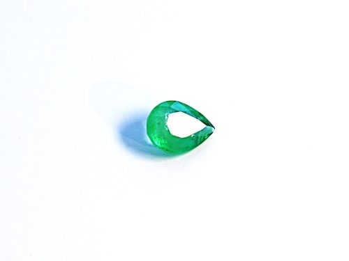 GM102 2 Light green natural Emerald in pear cut
