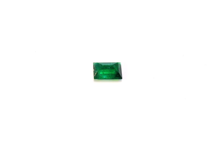 Medium dark green natural Emerald in princess cut