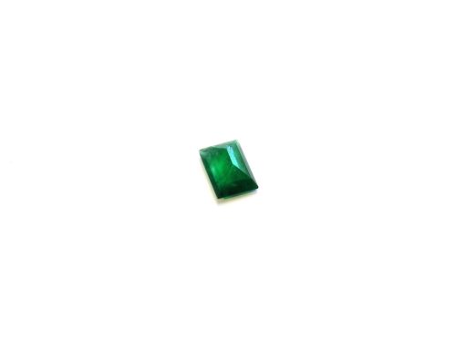 Medium dark green natural Emerald in princess cut