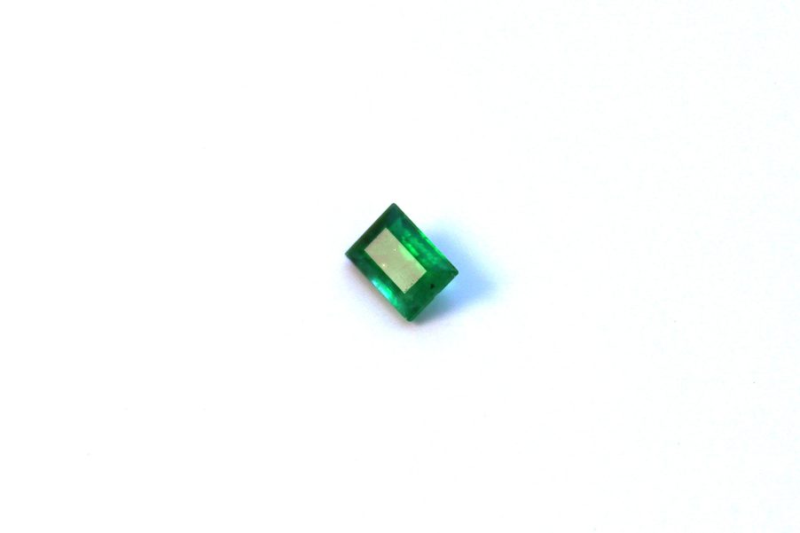 Medium dark green natural Emerald in princess cut