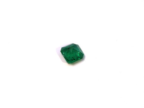 GM107 3 Medium dark green natural Emerald in emerald cut