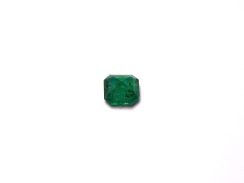 GM107 5 Medium dark green natural Emerald in emerald cut