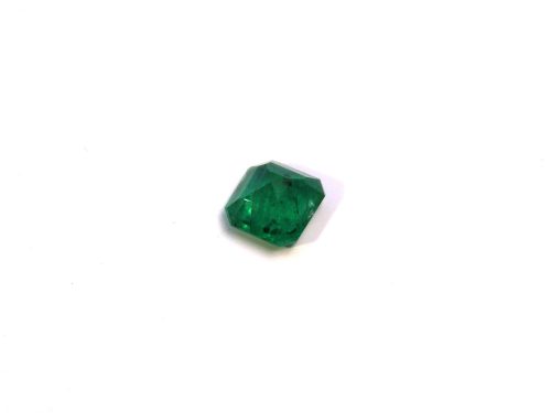 GM107 6 Medium dark green natural Emerald in emerald cut
