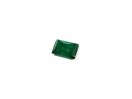 Medium dark green natural Emerald in princess cut