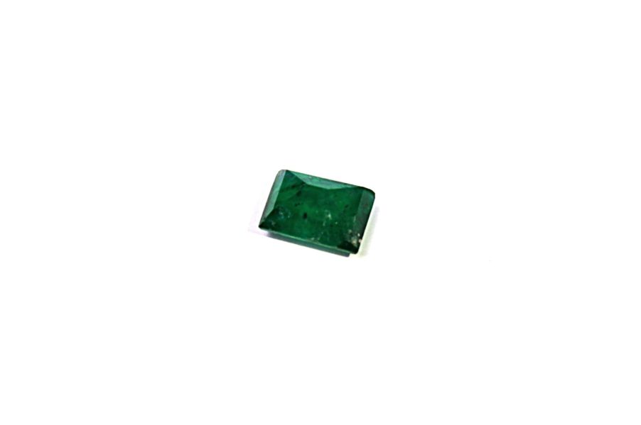Medium dark green natural Emerald in princess cut