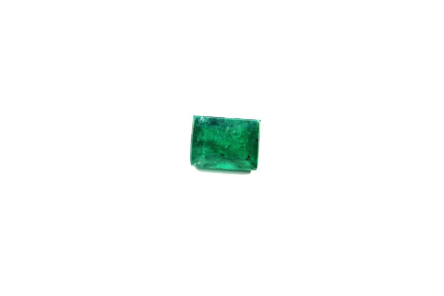 Medium dark green natural Emerald in princess cut