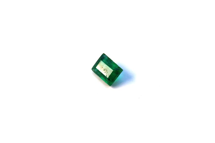 Medium dark green natural Emerald in princess cut