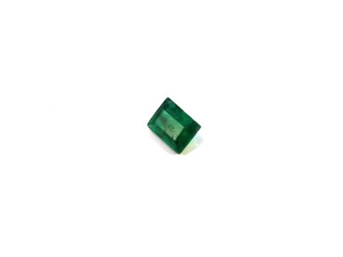 Medium dark green natural Emerald in princess cut