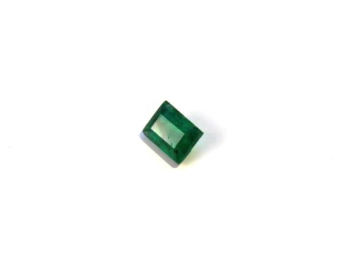 Medium dark green natural Emerald in princess cut