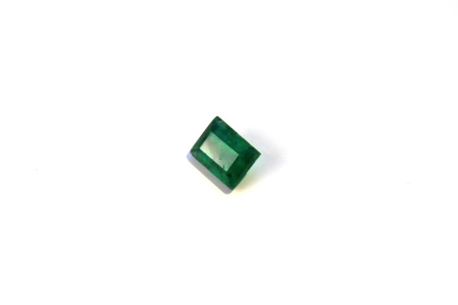 Medium dark green natural Emerald in princess cut