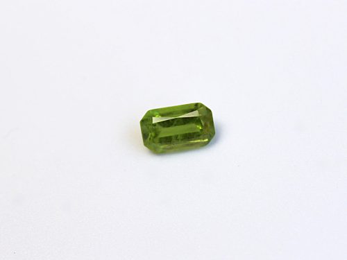 GM111 3 Emerald-cut Peridot