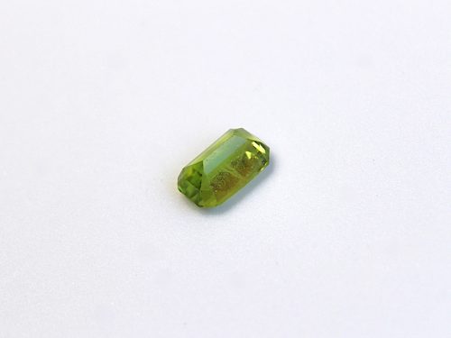 GM111 7 Emerald-cut Peridot